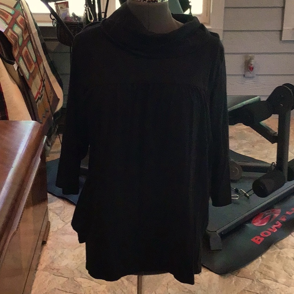 Avenue Black Top Size 22/24